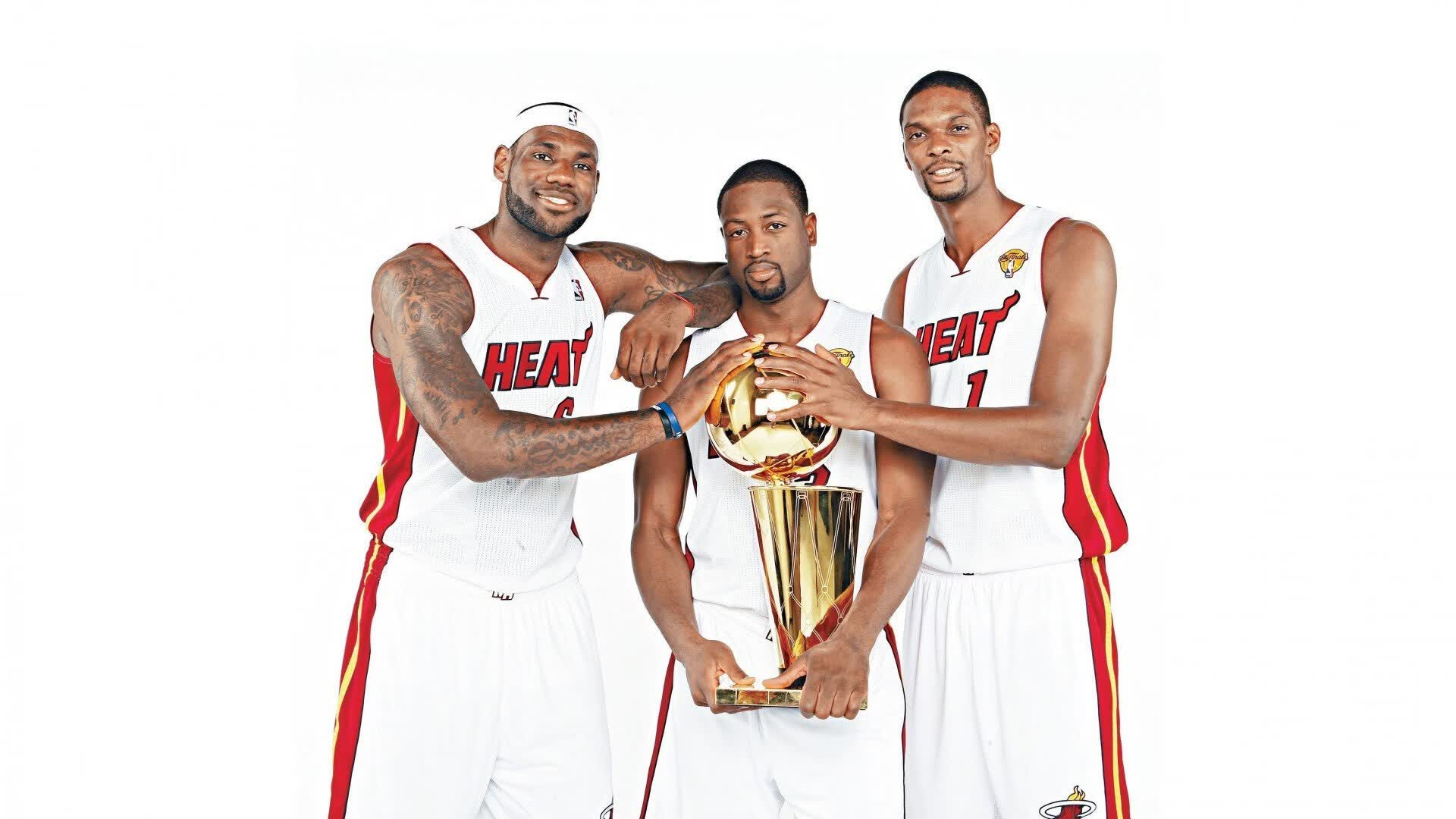 今夜体坛三线快讯，维拉硬刚争议，湖人密室对话，皇家社会被评意甲附体